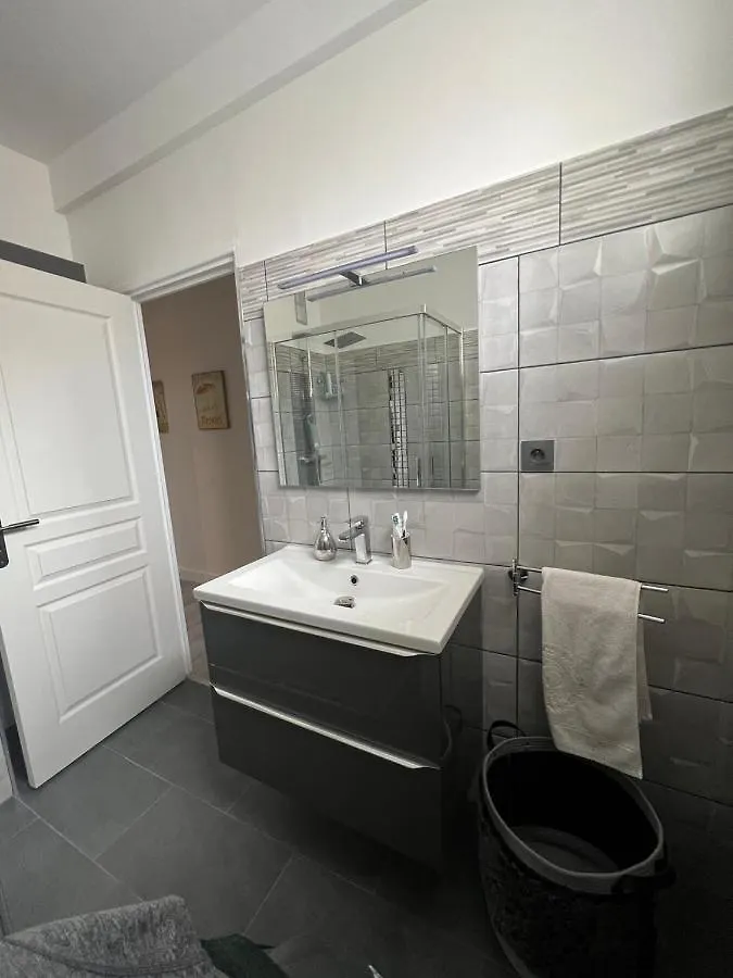 Gorgeous 2 Bedrooms Holiday Apartement Nice