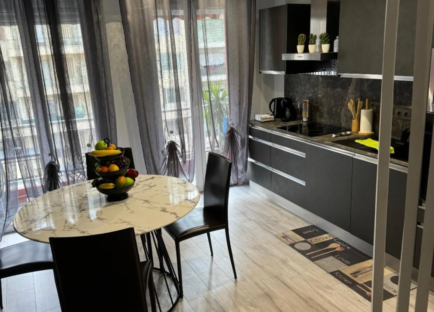 Gorgeous 2 Bedrooms Holiday Apartement Nice Apartment