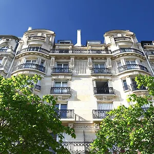 Outstanding 2 Bedrooms With A Terrific Eiffel Tower View Apartment Paris